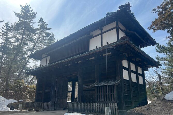 half-day-hirosaki-castle-and-samurai-house-tour-with-guide