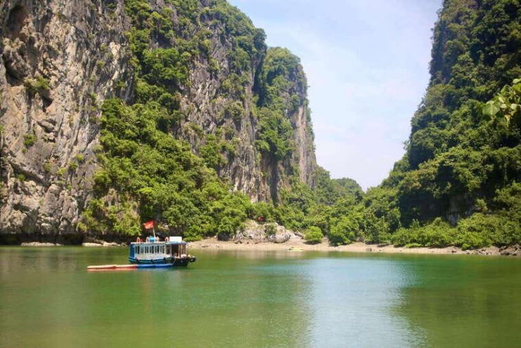 half-day-lan-ha-bay-excursion-4-hours-kayaking-snorkel