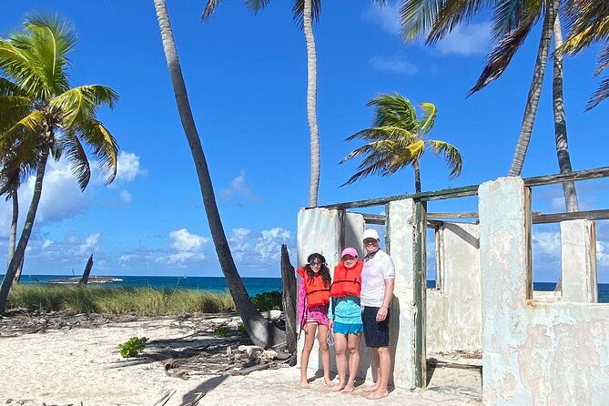 half-day-luxury-private-rose-island-pigs-and-turtles-excursion