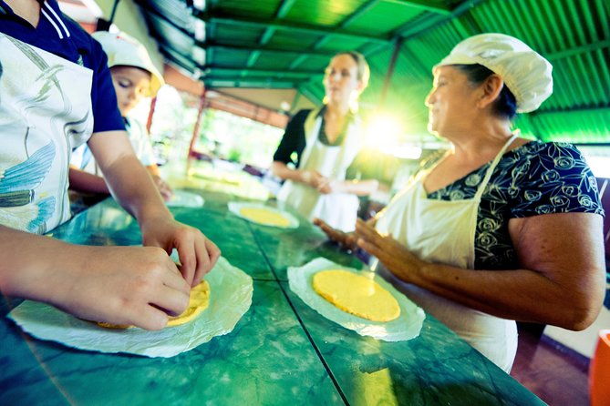 half-day-nature-safari-float-and-tortilla-making-tour-from-la-fortuna-arenal