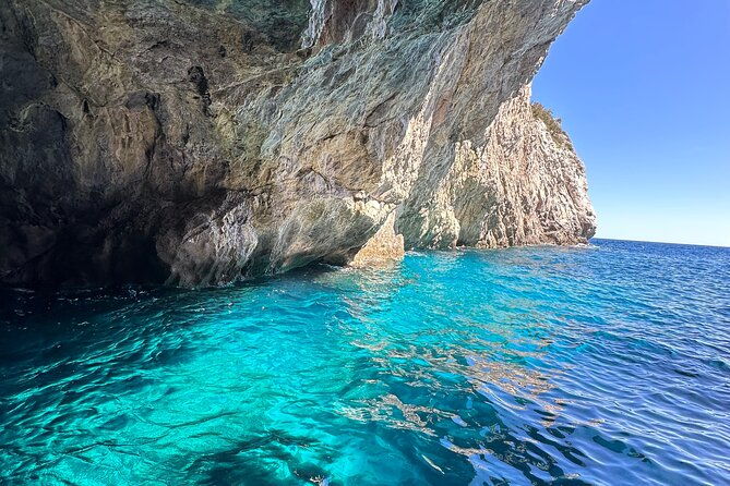 half-day-private-boat-tour-of-capri-2