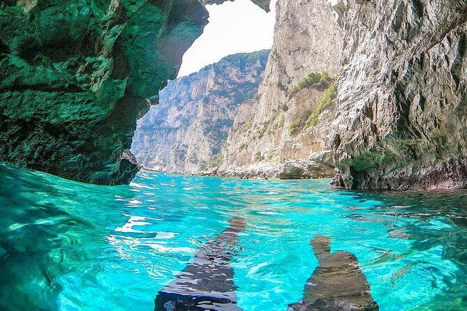 half-day-private-boat-tour-of-capri