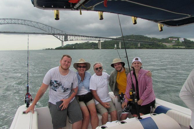 half-day-private-cruising-and-fishing-tour-at-panama-bay