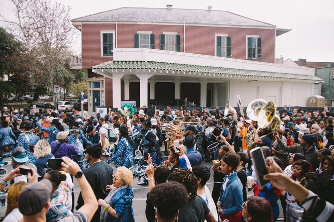 half-day-private-nola-culture-second-line-tour-and-music-experience