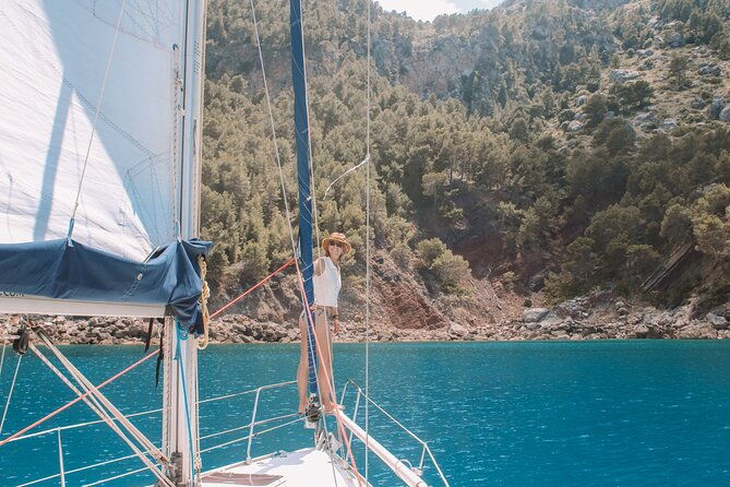 half-day-private-sailing-tour-along-the-tramuntana-coast-2