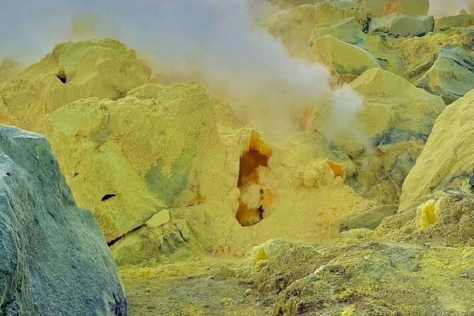 half-day-private-tour-in-sierra-negra-volcanos-sulfur-fumaroles