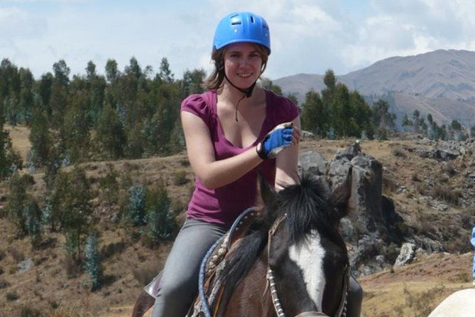 half-day-private-tour-riding-on-horseback-around-cusco