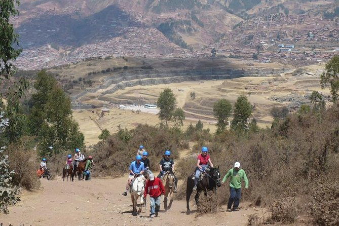 half-day-private-tour-riding-on-horseback-around-cusco