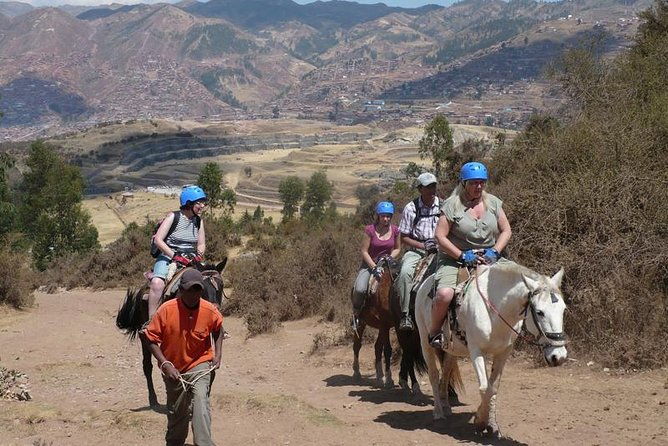 half-day-private-tour-riding-on-horseback-around-cusco