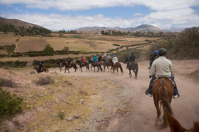 half-day-private-tour-riding-on-horseback-around-cusco