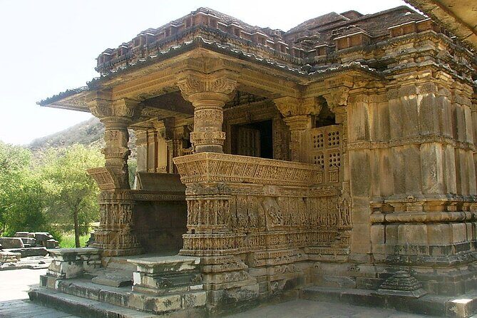 Half-Day Private Tour Saas-Bahu Temple and Eklingji Sightseeing - Who Should Book This Tour?