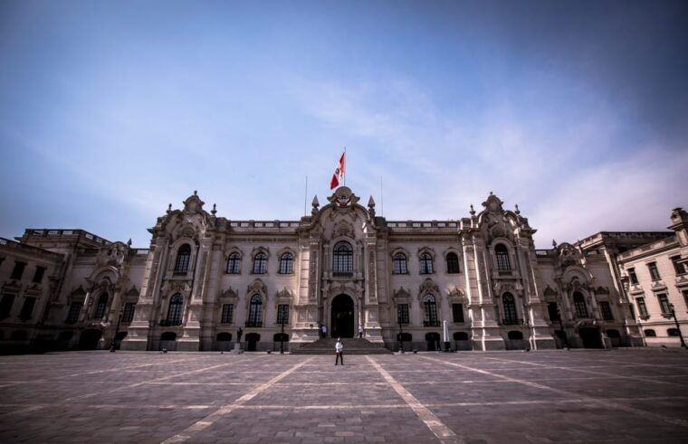 half-day-private-tour-to-local-market-chinatowncordano-bar