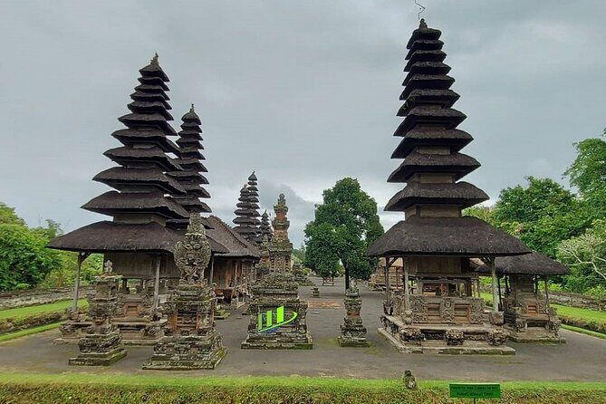 Half-Day Private Tour to Tanah Lot and Bali Royal Temple - Key Points