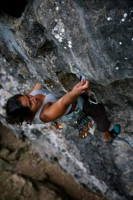 half-day-rock-climbing-in-lan-ha-halong-bay