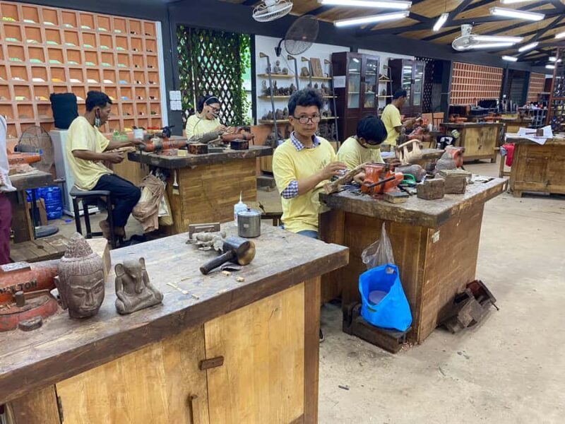 Half-day: Silk Farm, Senteurs Angkor & Satcha Craftsmanships - The Angkor Silk Farm: Witness the Silk from Worm to Weave