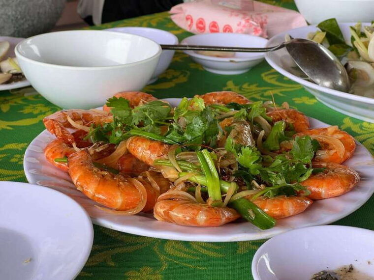 half-day-tam-giang-lagoon-adventure-and-fishermans-feast