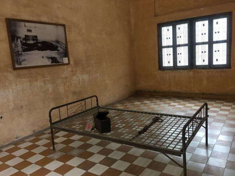 half-day-to-killing-field-s21-genocidal-museum