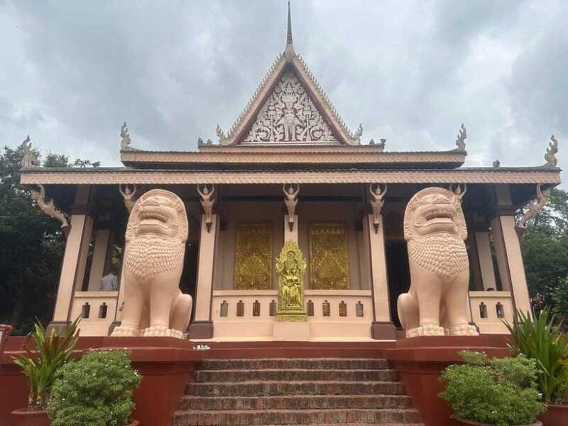 half-day-to-royal-palace-silver-pagoda-and-wat-phnom-tour