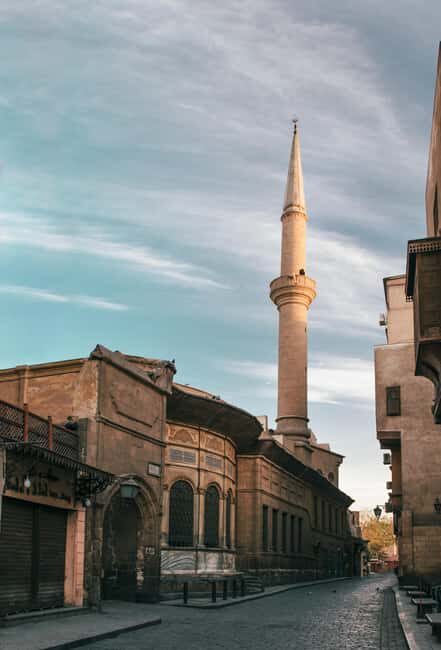 Half Day Tour: El Moez Street, Al Azhar Park and Bazar - Relaxing in Al Azhar Park