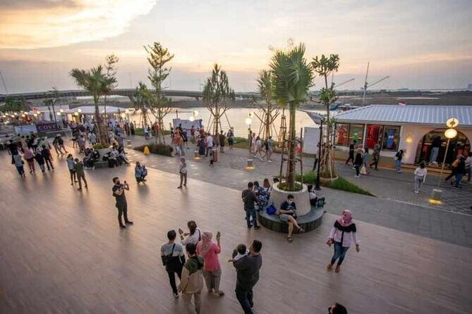 Half Day Tour Jakarta Aquarium and Pantai Indah Kapuk Jakarta - Who Would Love This Tour?