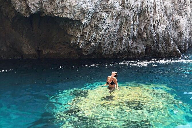 half-day-tour-of-capri-by-private-boat-2