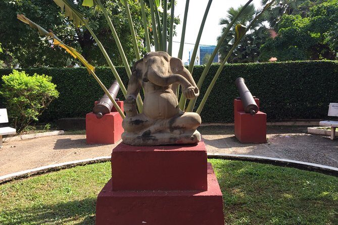 Half Day Tour to Royal Palace, Wat Phnom & Independent Monument - The Breakdown of the Tour Experience