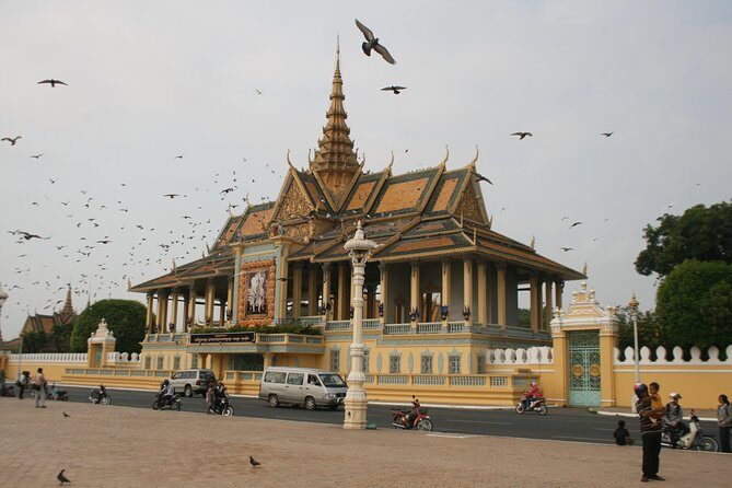 Half Day Tour to Royal Palace, Wat Phnom & Independent Monument - Who Should Consider This Tour?