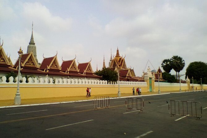 Half Day Tour to Royal Palace, Wat Phnom & Independent Monument - FAQ