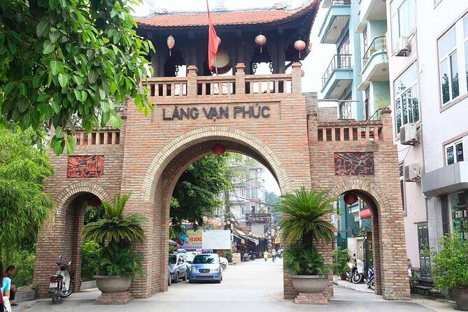 Half Day Tour Van Phuc Silk Village and Train Street Coffee - Van Phuc Silk Village: More Than Just Weaving