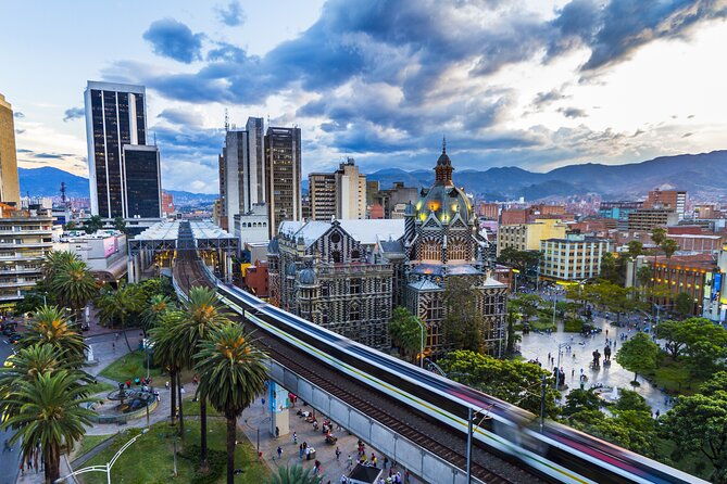 half-day-transformation-tour-and-comuna-13-in-medellin