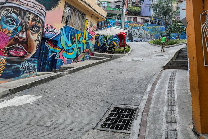 half-day-transformation-tour-and-comuna-13-in-medellin