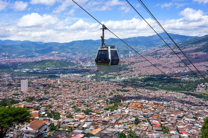 half-day-transformation-tour-and-comuna-13-in-medellin