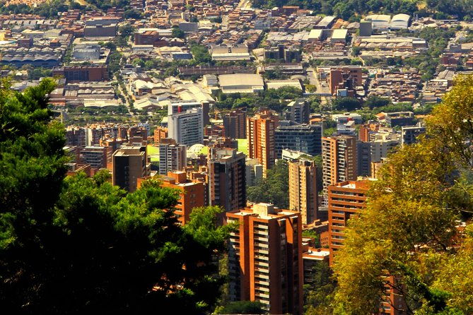 half-day-transformation-tour-and-comuna-13-in-medellin