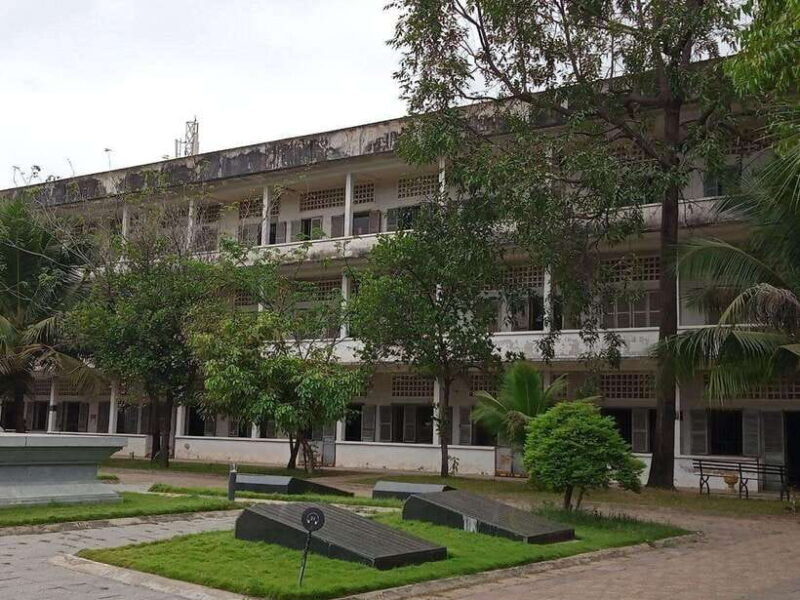 half-day-trip-to-s21-prison-genocidal-museum-killing-field