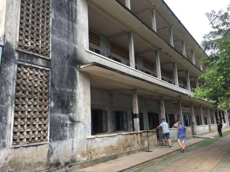 half-day-trip-to-s21-prison-genocidal-museum-killing-field