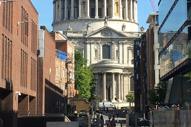 half-day-walking-tour-by-the-banks-of-the-river-thames-in-a-small-group