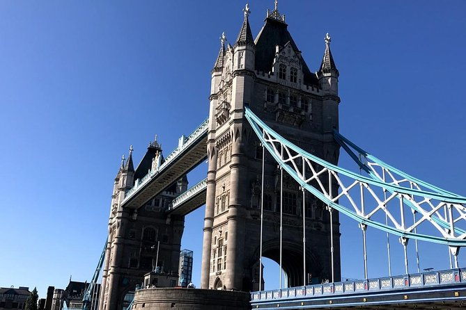 half-day-walking-tour-of-traditional-london-by-walking-public-transportation