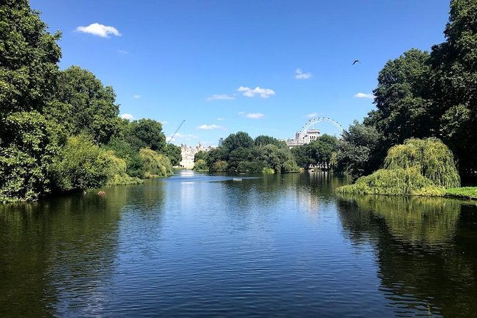 half-day-walking-tour-of-traditional-london-by-walking-public-transportation