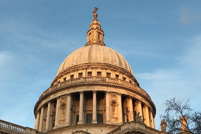 half-day-walking-tour-of-traditional-london-by-walking-public-transportation