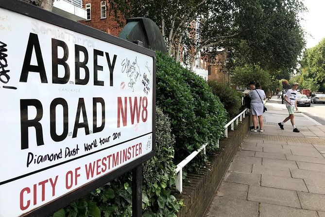 half-day-walking-tour-of-traditional-london-by-walking-public-transportation