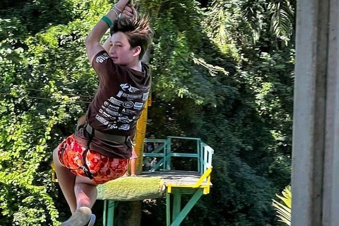 half-day-zip-line-combo-beaches-and-wildlife-encounter-in-roatan