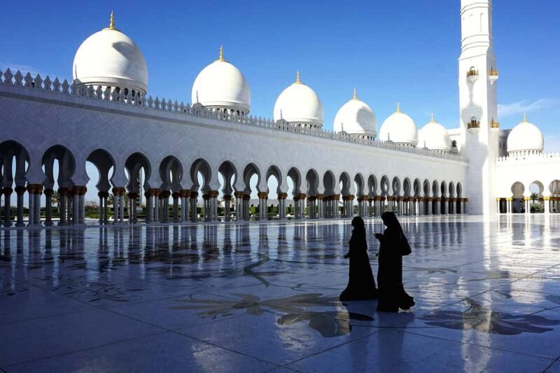Halftrip from Dubai to Sheikh Zayed Mosque and back to Dubai - Timing and Tips