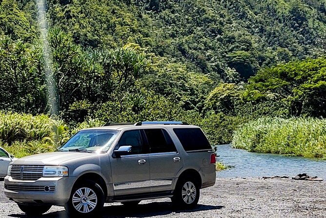 halfway-to-hana-private-tour-maui-blackbeach-waterfalls-turtles