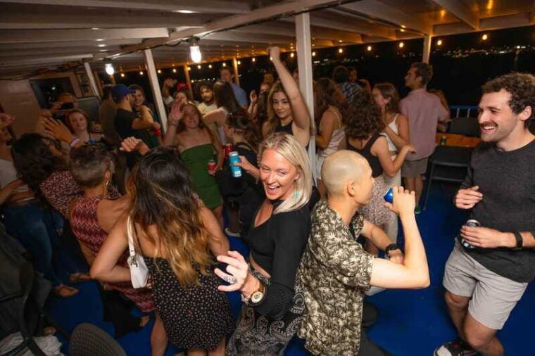 halifax-hot-country-party-cruise