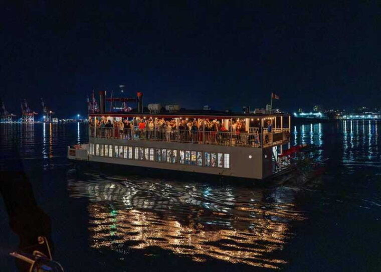 halifax-party-cruise-on-the-harbour-queen