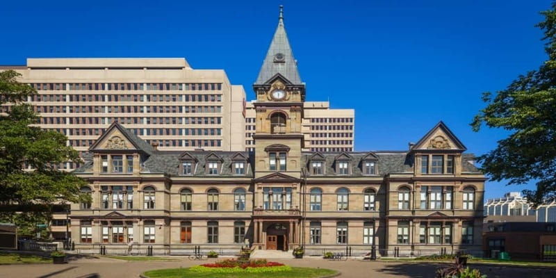 halifax-small-group-walking-tour-with-citadel-museum