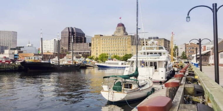 halifax-small-group-walking-tour-with-citadel-museum
