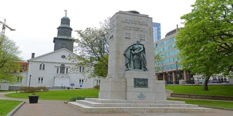 halifax-small-group-walking-tour-with-citadel-museum