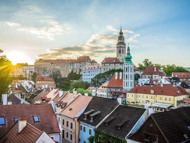 Hallstatt: Transfer to Prague via Cesky Krumlov with Tour - Key Points