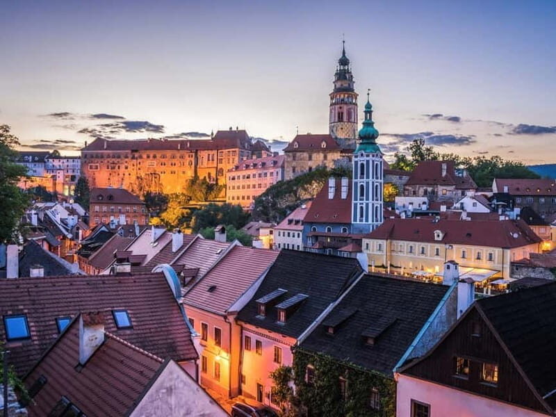 Hallstatt: Transfer to Prague via Cesky Krumlov with Tour - Exploring Cesky Krumlov